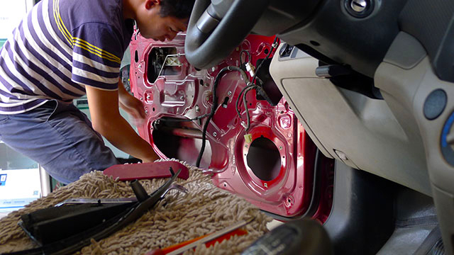 自来水老客户雪佛兰乐风更换车载导航与升级汽车音响!昆明静丰