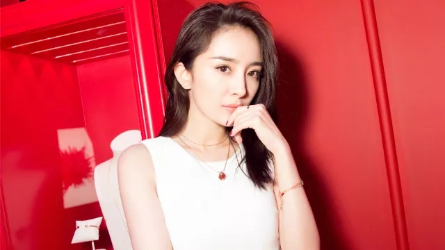 头大脸大适合什么发型女士,脸大的人适合什么样的发型