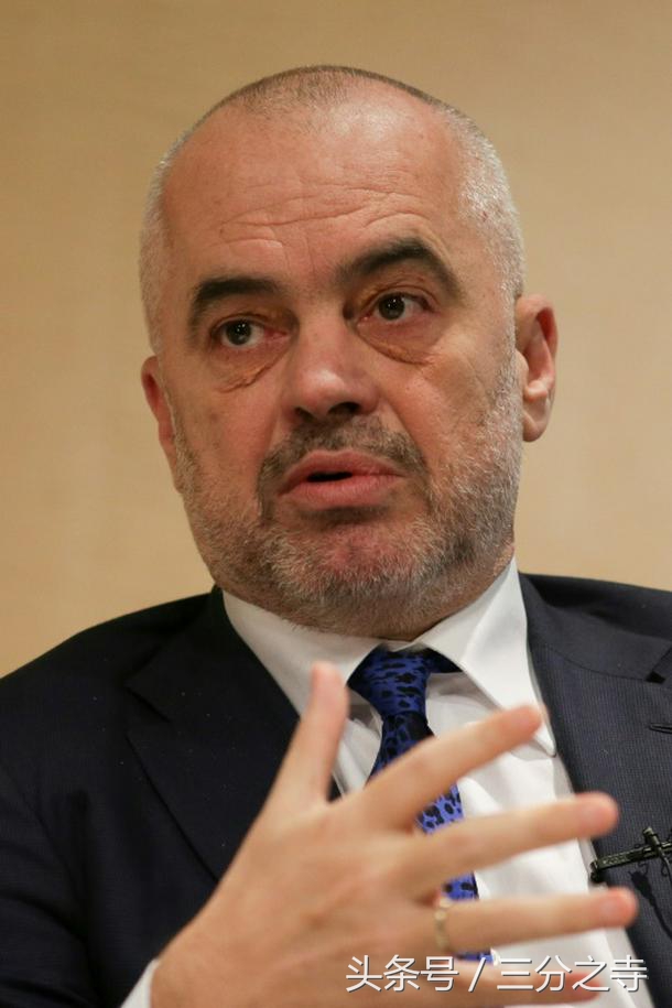 阿尔巴尼亚的鹈鹕回到他们的泻湖王国