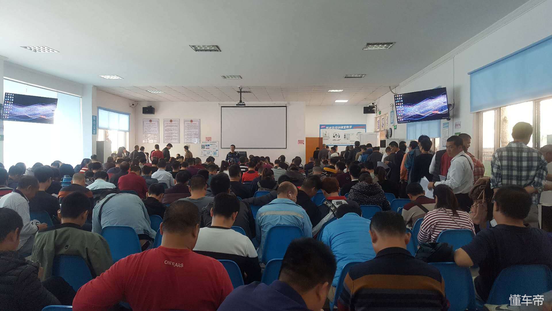 12分扣完了是先拿证还是先消分,12分扣完的正确方法