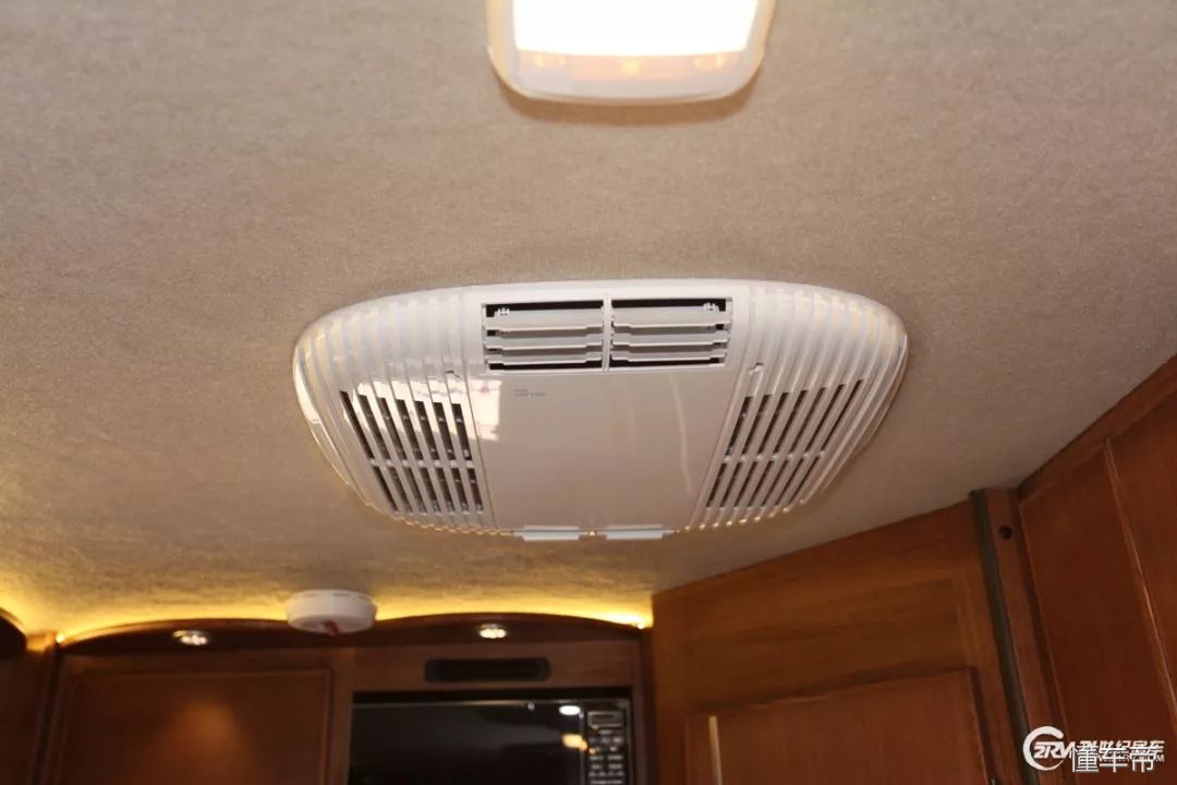 进口100万大额头c型豪华房车,豪华的六座六卧c级房车