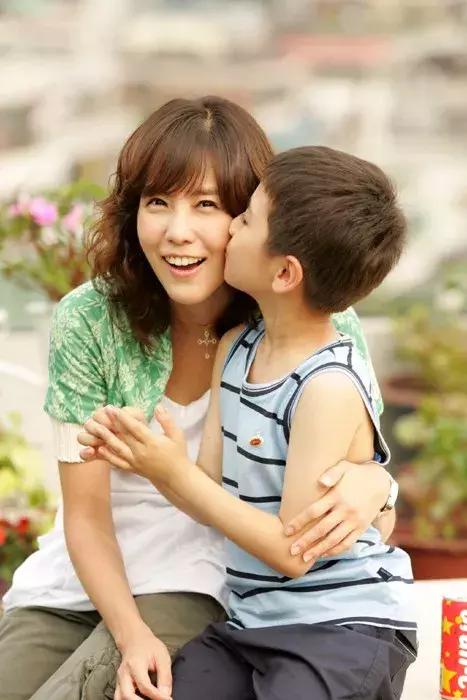 韩国明星整容整完开挂般的人生,整容整毁的韩国女星