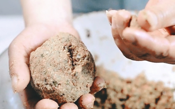 细腻的鲫鱼饵料有哪几种,商品鲫鱼饵哪种好钓些