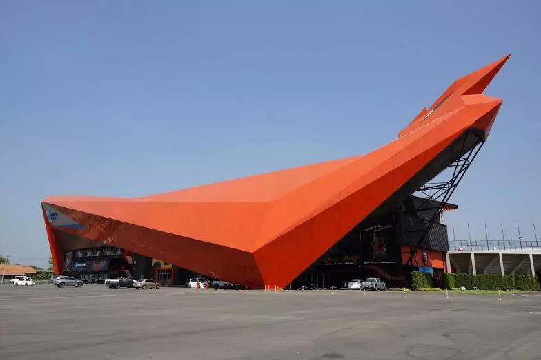 盘点：炼尸房边、大海之滨和群山环绕的泰国十大神奇球场