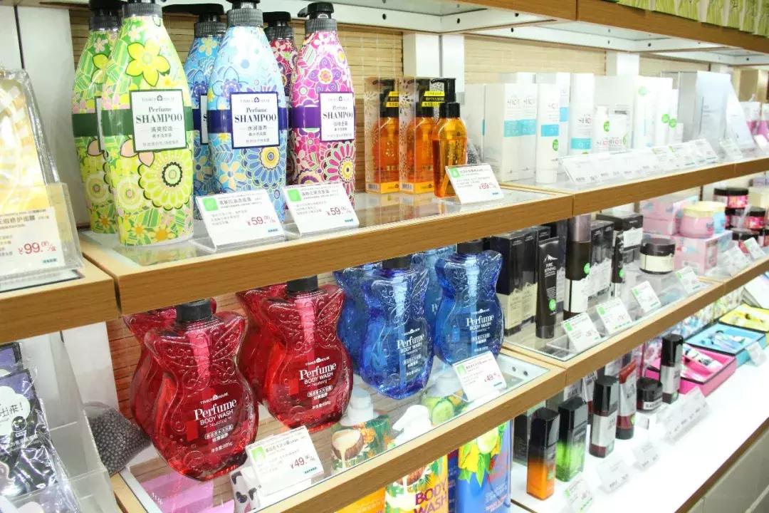 这个卖化妆品的雷老板，在她的店里藏着让女人变美的八字箴言！