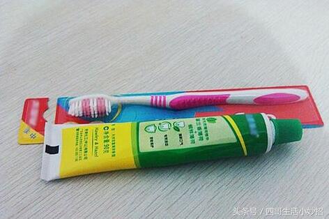 小白鞋怎么清理呀,小白鞋怎么清理才干净