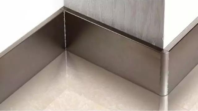 瓦工师傅说这样打灰不空鼓不翘砖,瓦工师傅铺贴瓷砖细节很重要