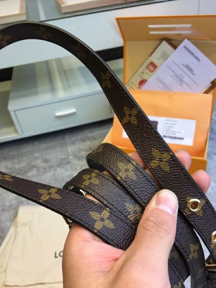 怎么一看就是假的lv衣服,假的lv和真的有什么区别