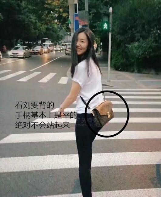 怎么一看就是假的lv衣服,假的lv和真的有什么区别