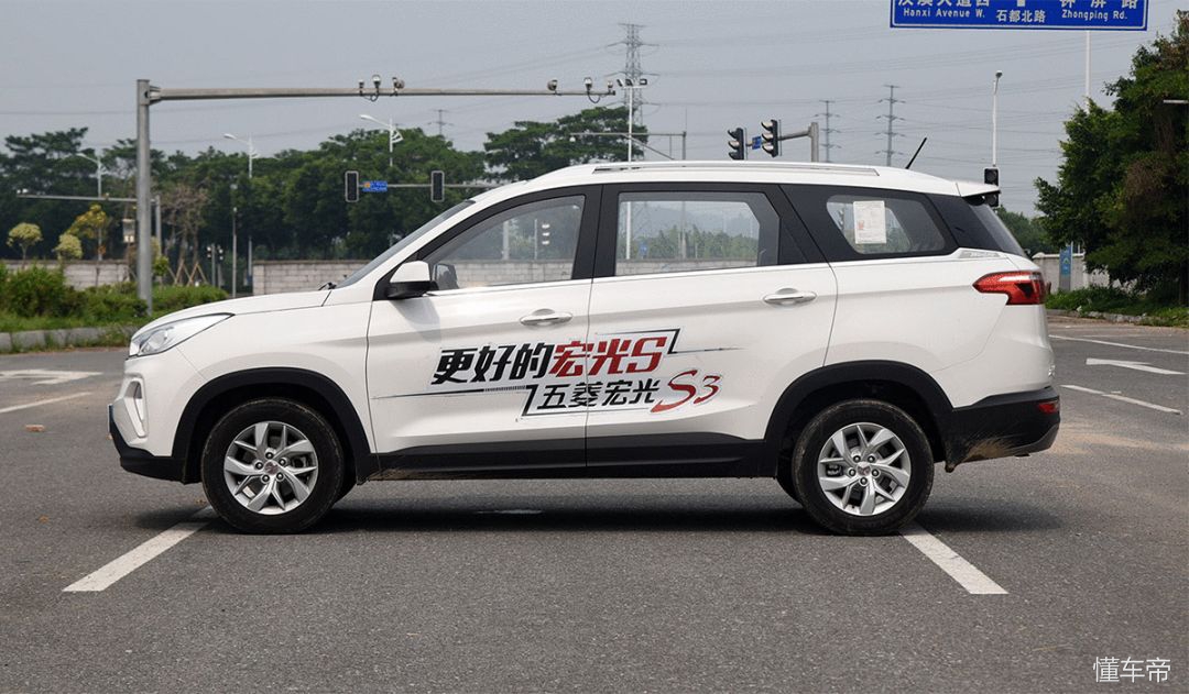 宏光suv新款多少钱,6万元左右的suv五菱宏光s