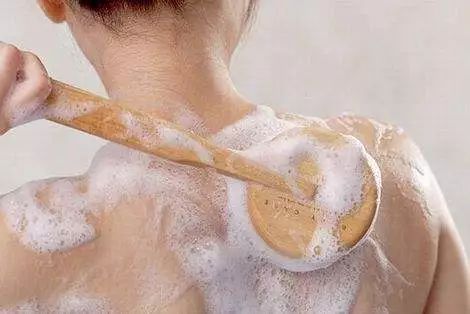 头发出油掉发后背长痘,前胸后背下巴长痘怎么回事