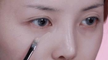 长期戴眼镜会导致面部变形吗,长期戴眼镜眼睛会变形