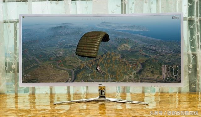 享受辽阔视野，HKCC340曲面屏体验