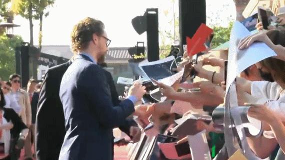 关晓彤连续七年为鹿晗庆生视频,关晓彤连续七年给鹿晗庆生