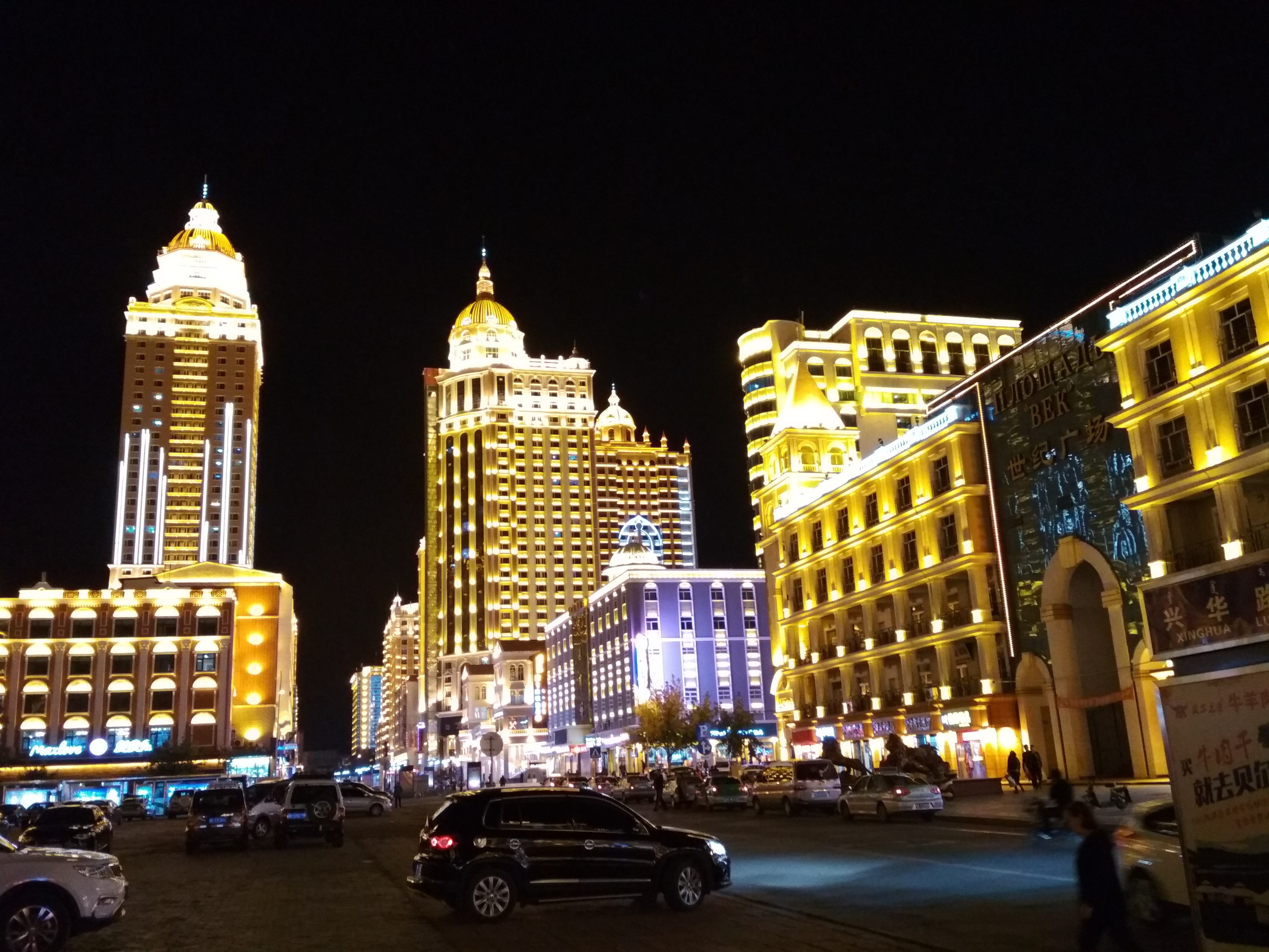 上天堂下苏杭不如这里灯火辉煌城中一萌宠出没比光头强可爱