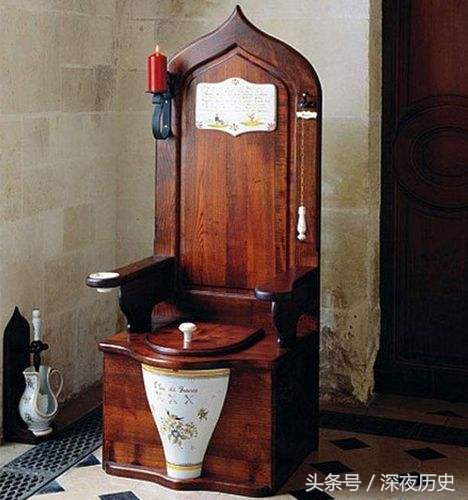 古代皇帝上厕所是茅坑吗,皇帝上厕所为什么不用纸