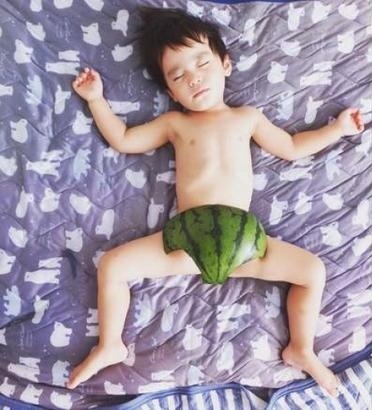 宝宝创意照在家就能拍的,三个月超萌宝宝艺术照