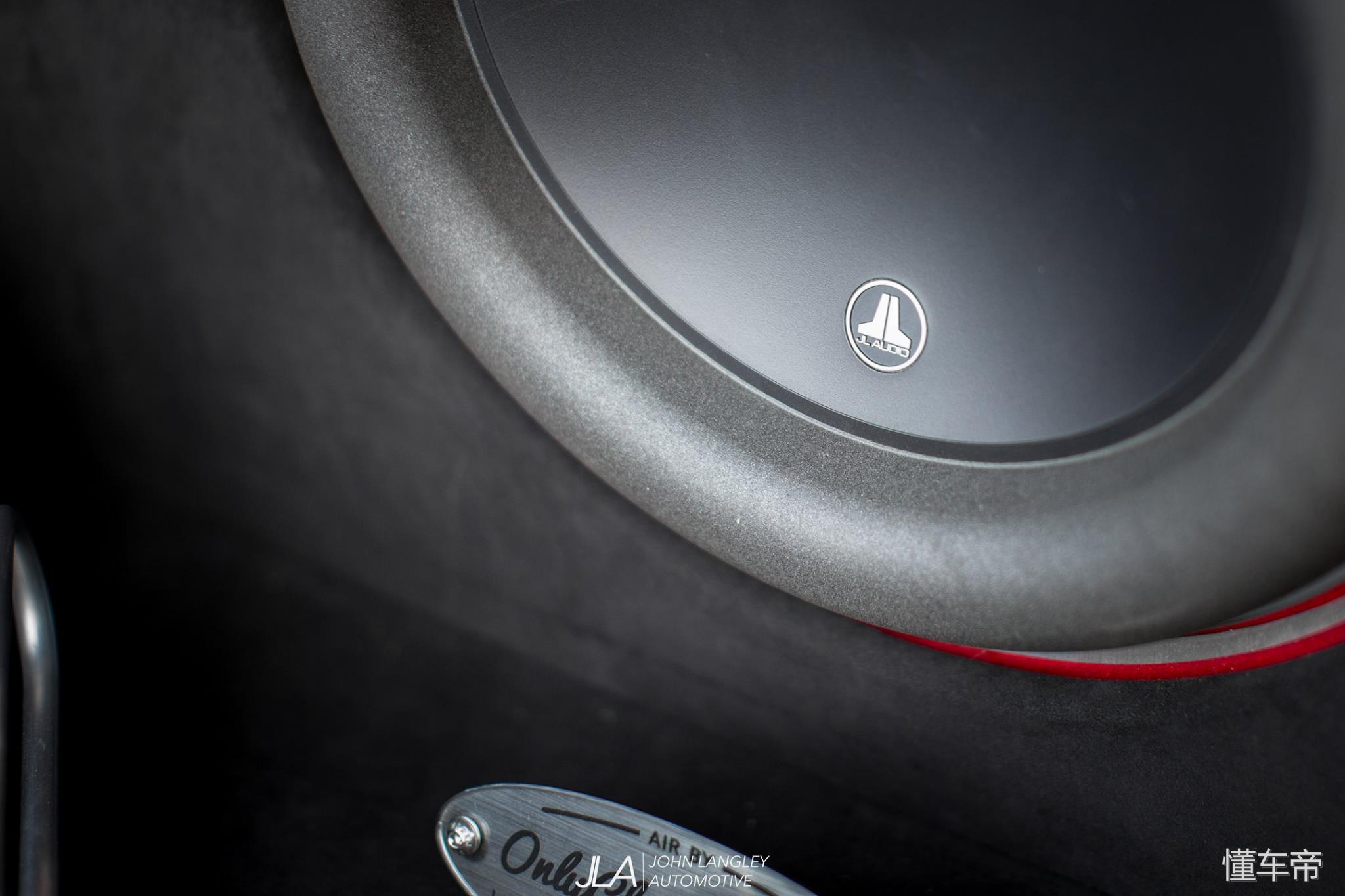 虽然手动挡让人着迷，但是这辆迈腾的轮毂让洗车工抓狂！