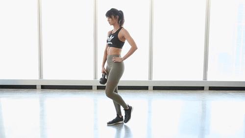 想把腿筋拉开怎么练,三个动作拉长腿部线条