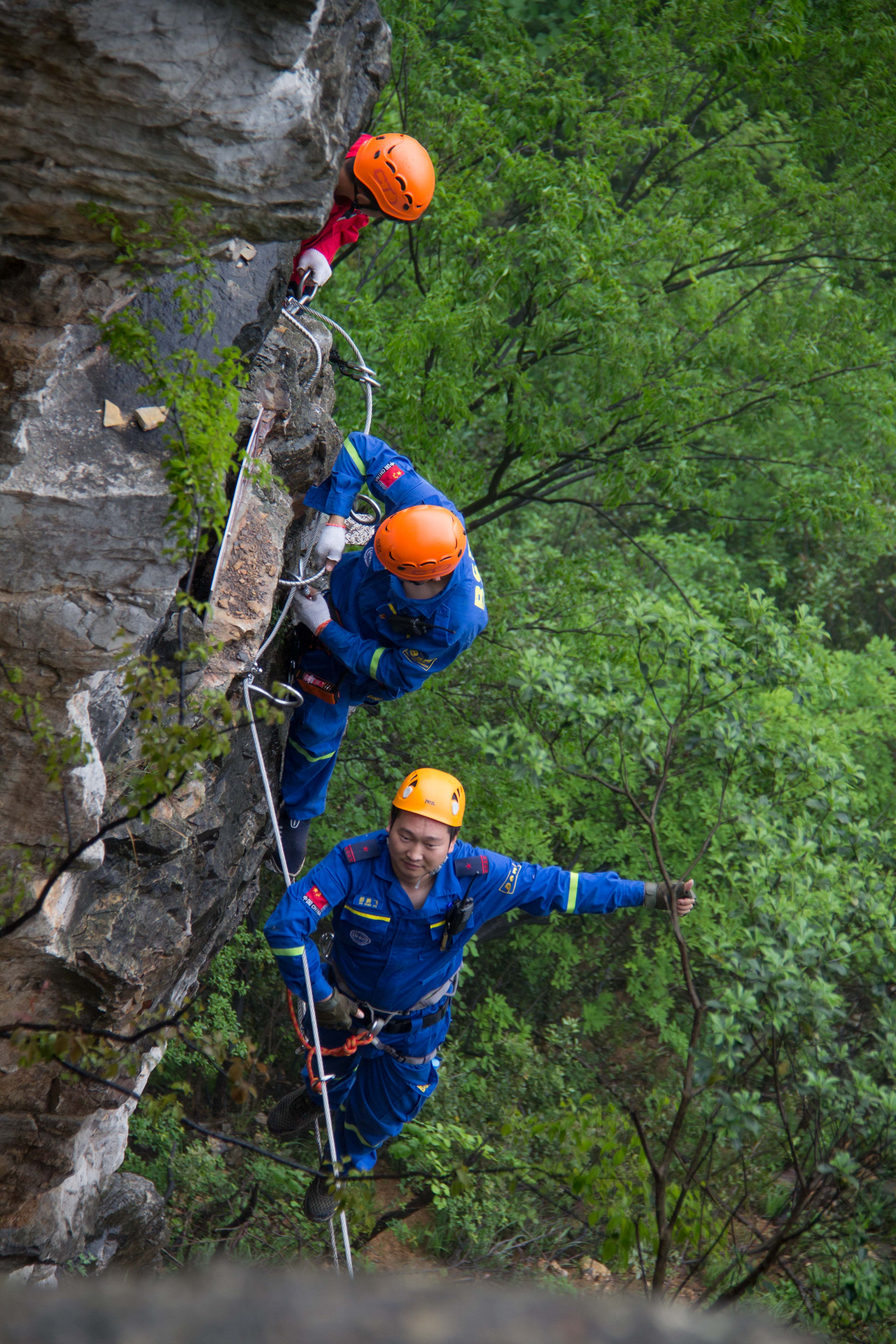 石牛寨悬崖飞拉达,南漳春秋寨滑索多少钱