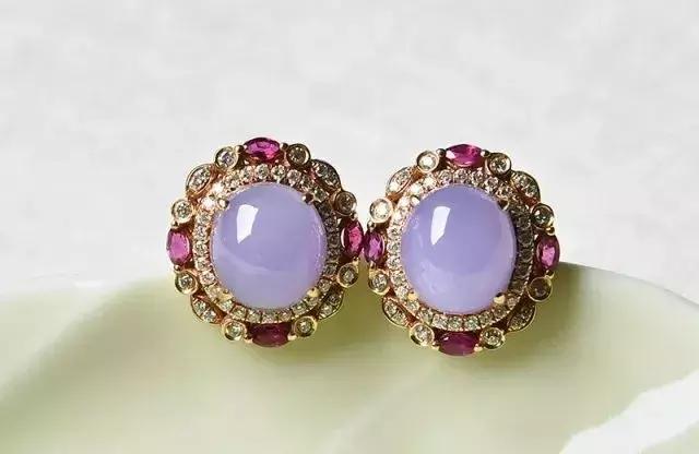 翡翠定期清洁,翡翠脏可以打磨掉吗