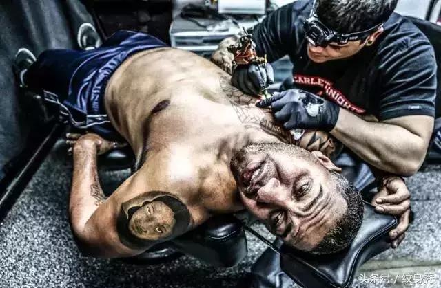 你知道纹身有多疼吗,告诉你纹身有多疼