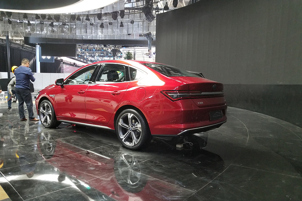 比亚迪秦和特斯拉哪个值得买,比亚迪秦和特斯拉model3哪个好