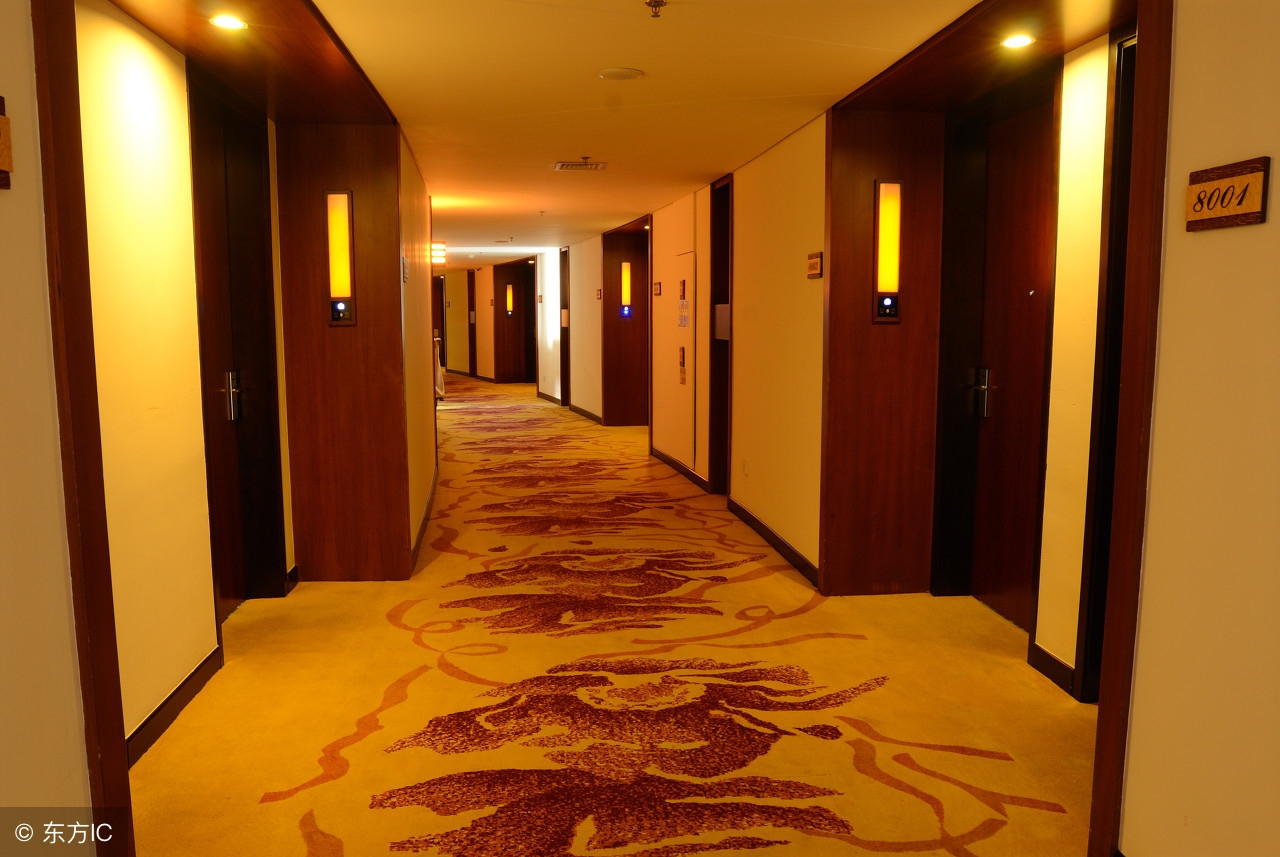 被*辱侮**后我逃回家找男友安慰,谁料意外看见他手机短信:他安排的