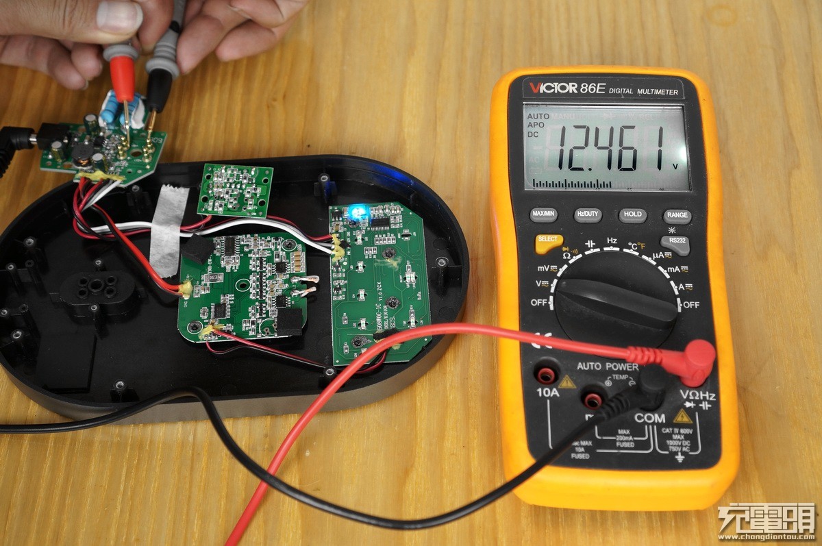 摩米士无线充电台灯,摩米士momax10000