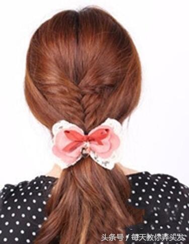 一个歪辫子的编发教程,俏皮辫子的编发教程