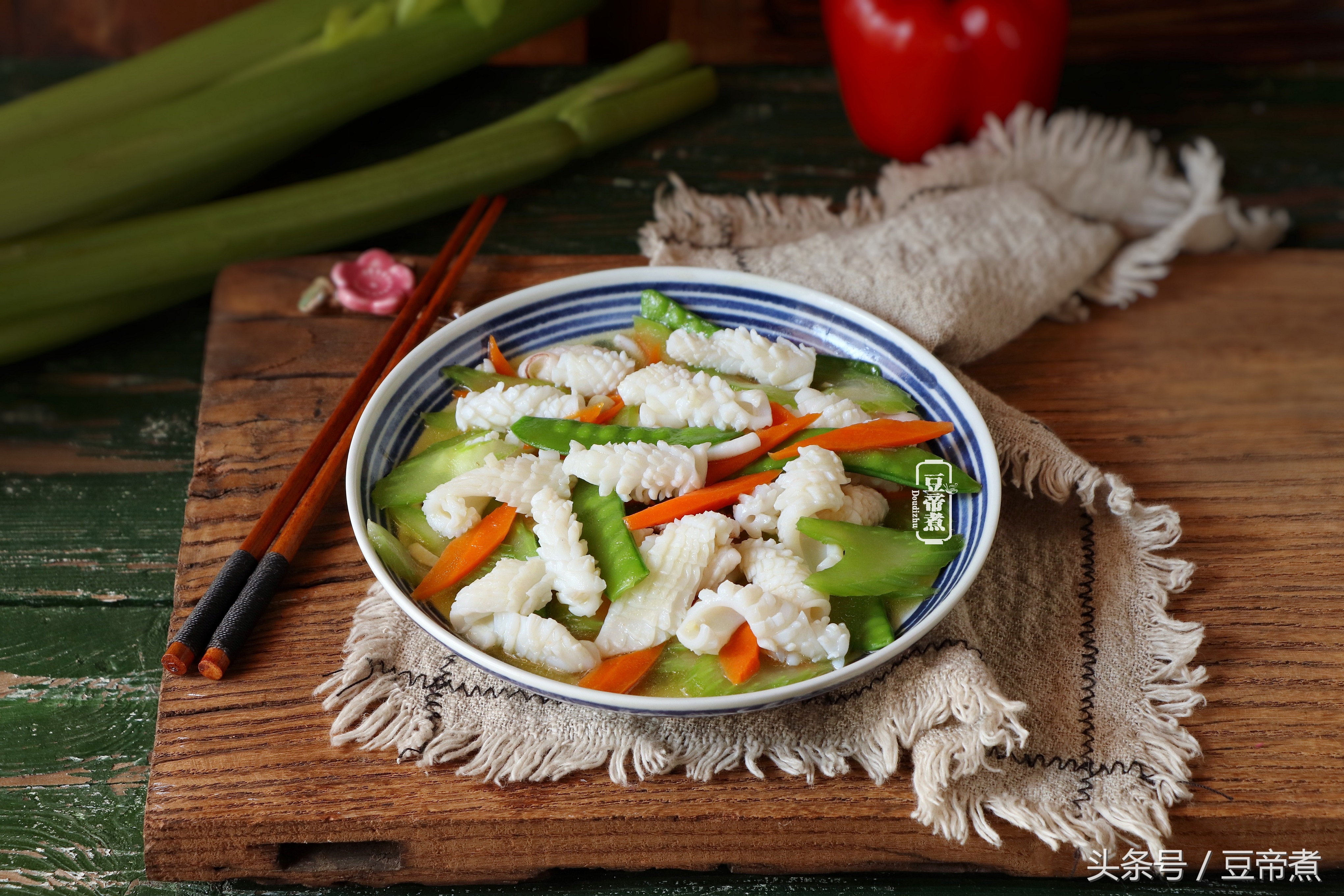 鱿鱼三种新款花刀切法记得收藏,鱿鱼怎么切花刀才卷得漂亮