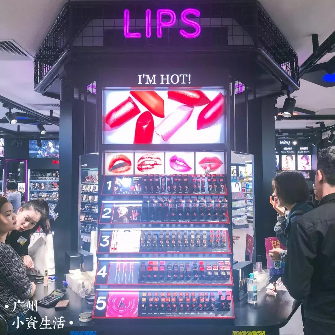 广州这个酷似网红店的黑色地方，居然是个屈臣氏？