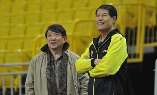 四大绯闻主帅人选缠身，山东男篮一大悬念待破解，一人被*疆新**截胡