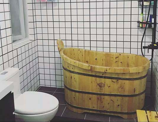 独立浴缸怎么装好看,浴室里面装上浴缸怎样搭配好看