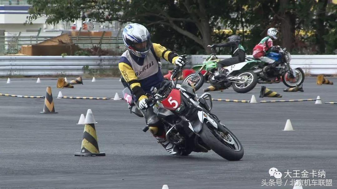 摩托车u型弯道教程,摩托车u型下坡弯道技巧