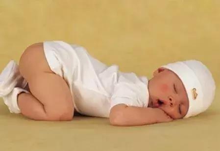 宝宝小屁屁发红怎么办,宝宝小屁屁突然红肿