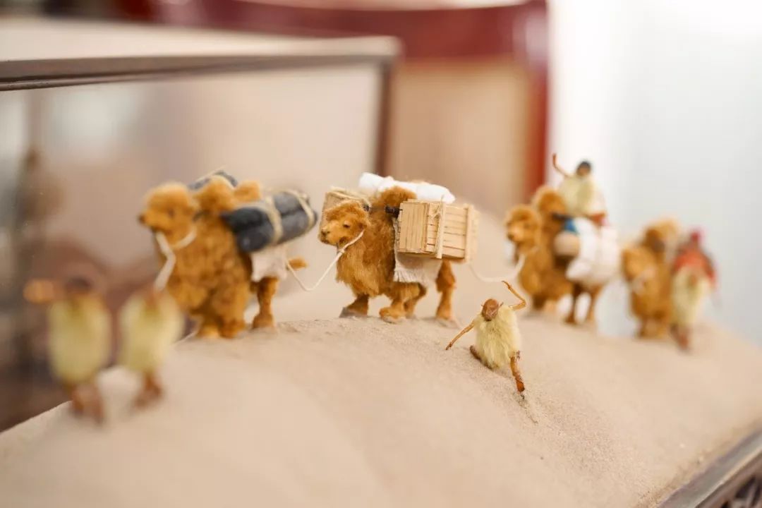 他拜师曹雪芹后人，将虫壳、玉兰变成立体漫画！