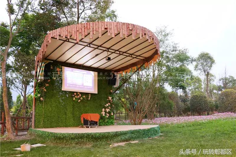 又一家高颜值花园音乐烤吧入驻郫都，趁五一快去痛快的搓一顿吧！