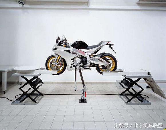 天蝎排气制造过程,akrapovic天蝎排气宝马3系