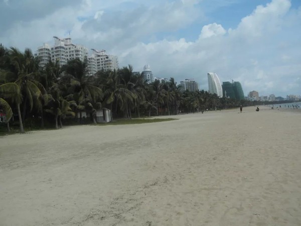 鍥涙湀骞胯タ椋庢櫙,鍥涙湀娴峰崡瀹炴媿