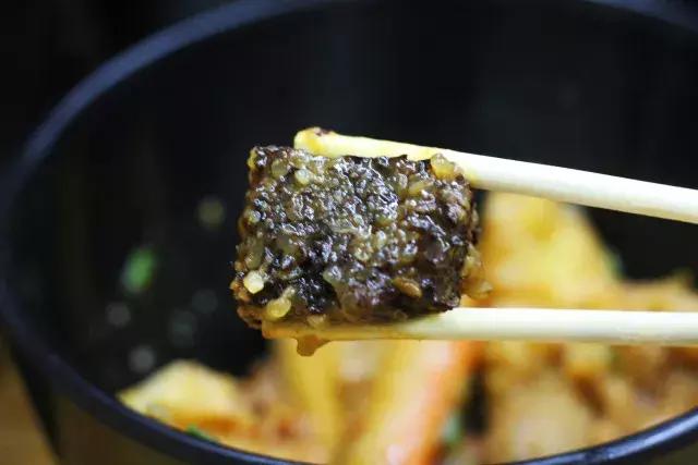 结婚12年，台湾夫妻在厦大旁开了家“黑”店，专治小确丧……