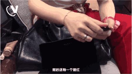 戚薇的双眼皮是埋线还是割的,戚薇割的双眼皮什么形状