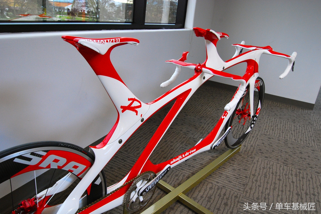 这辆双人自行车名叫“超级撕裂机器”，看过介绍，我觉得当之无愧