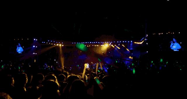 我在西乡中学，等一个人！