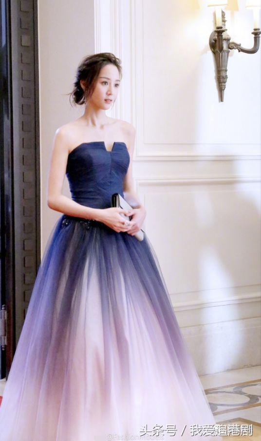 张钧甯被鱼尾裙坑了？她身上这条美上热搜的礼服裙被质疑是山寨的