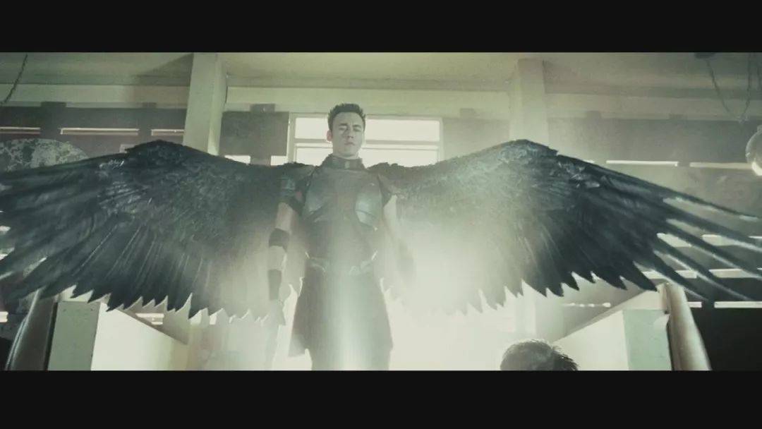 有本事你就上天，结果《莽荒纪》里的他挥着翅膀一直在天上飞！