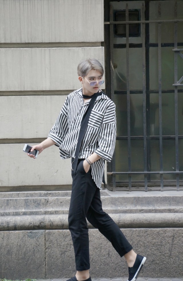 男生脸颊突然长毛了怎么回事,脸颊两侧长毛是胡子吗