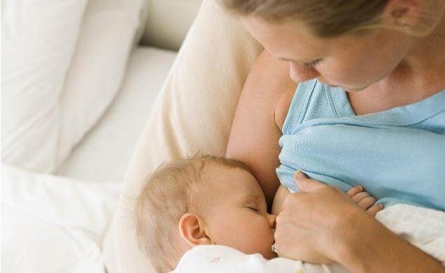 宝宝总爱咬乳头，你是怎么“对付”他的？4个方法轻松搞定！