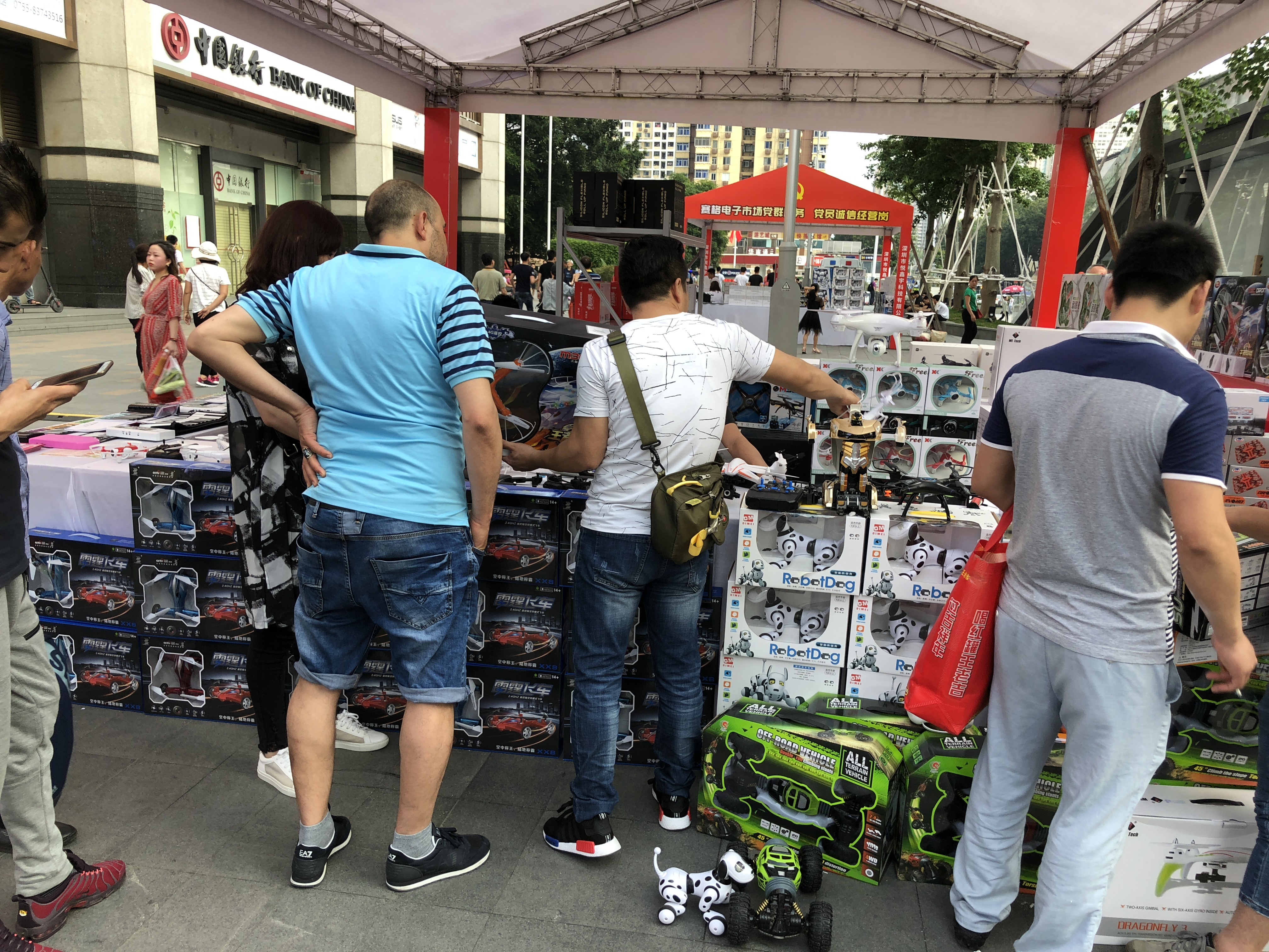 当华强北堕落到依靠卖“A货”经营的时候，谁也无法拯救这里