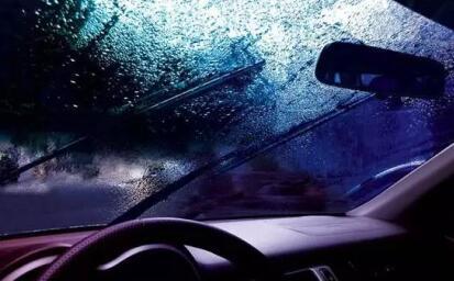 雨刷一直刮不停怎么办,雨刷总刷不干净